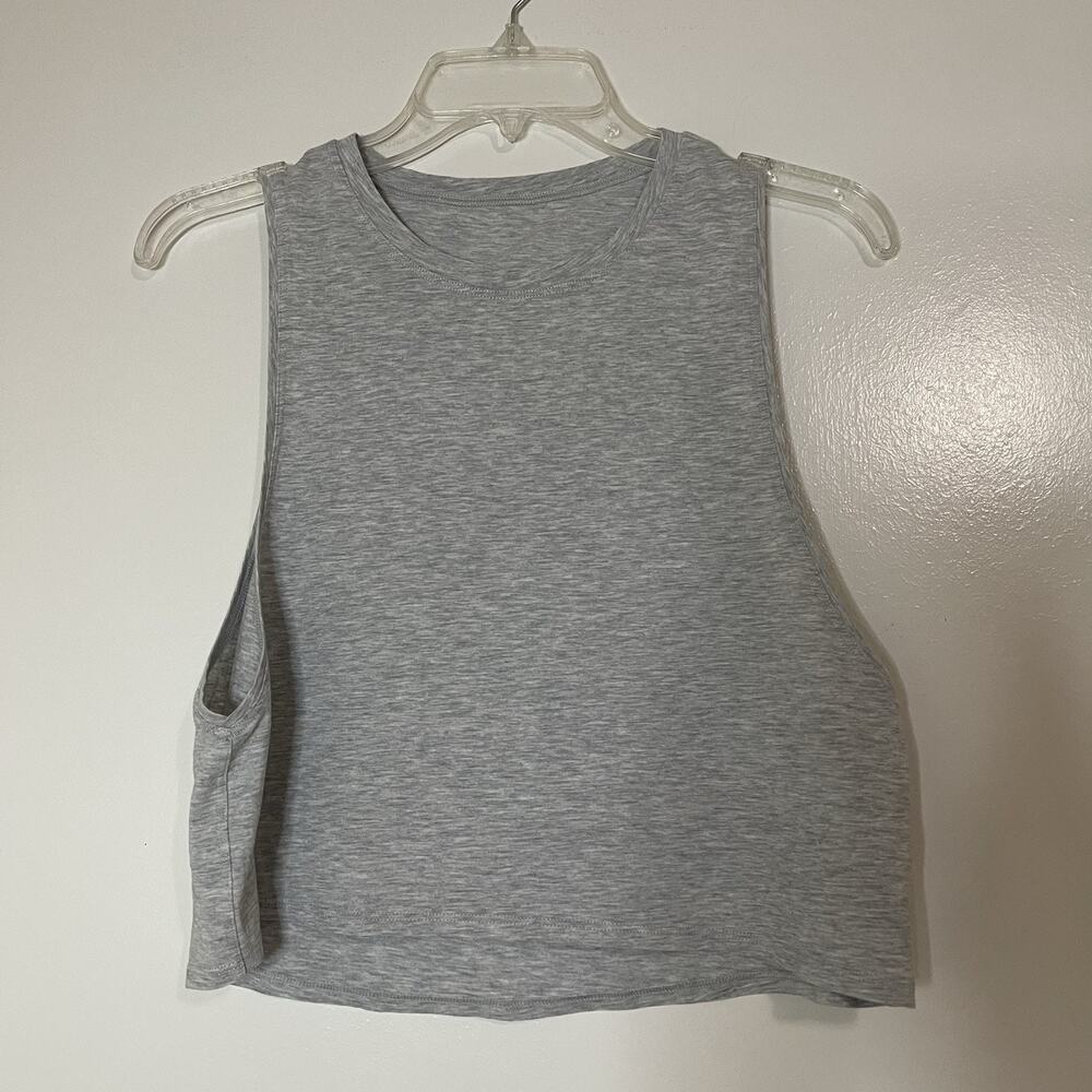 Lululemon light grey cropped active keyhole back tank size 4